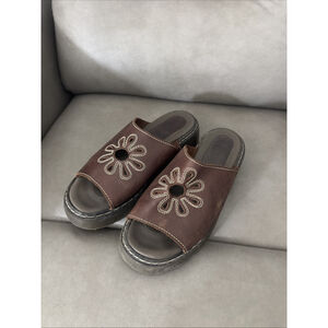 SO GSJC Sandal Size 9.5 M Women Leather Wedge Slip On Floral Y2K Vintage